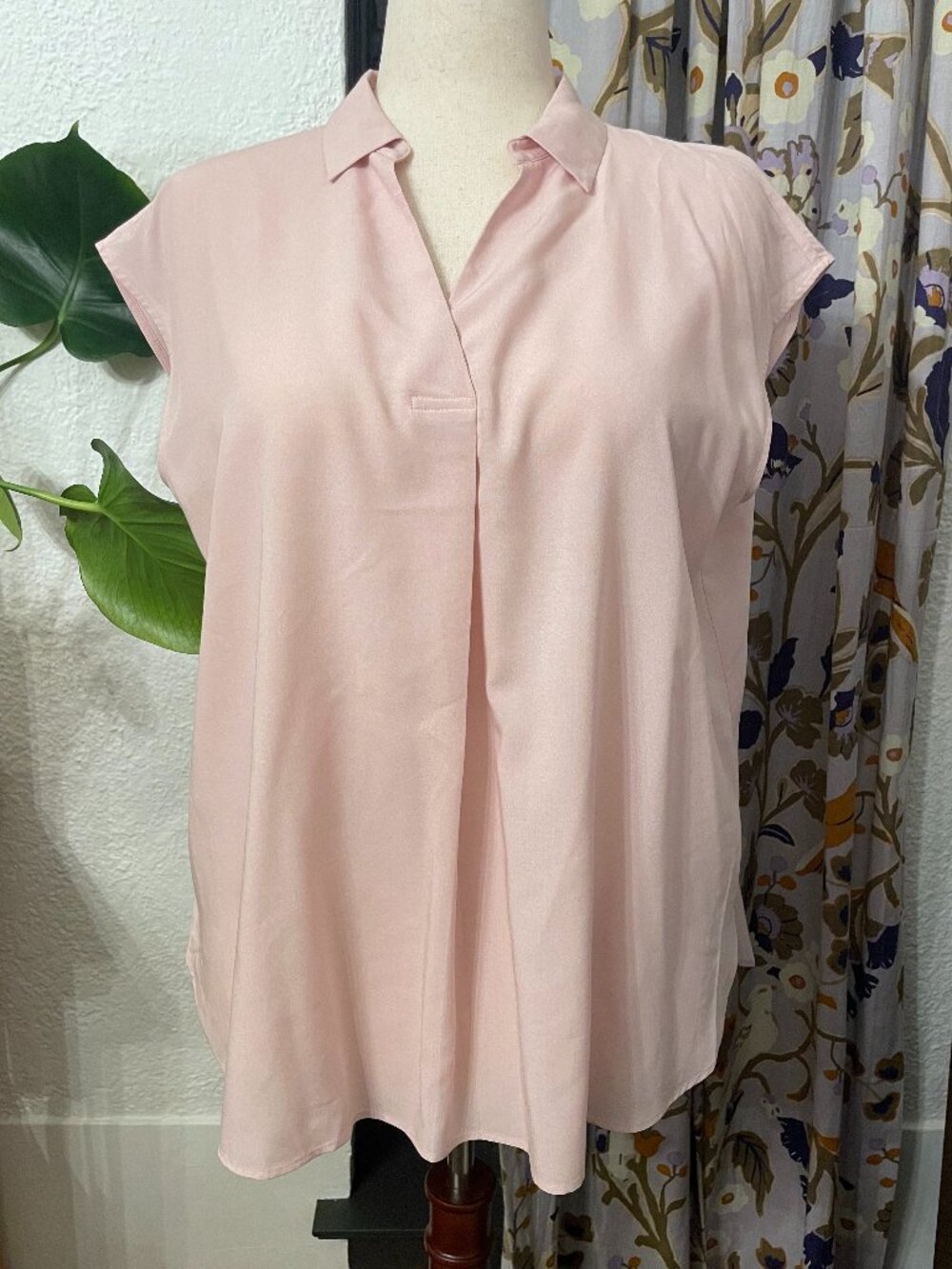 Uniqlo Blush Pink Collared Blouse Relaxed Minimalist Short Sleeve Work Top, NWT